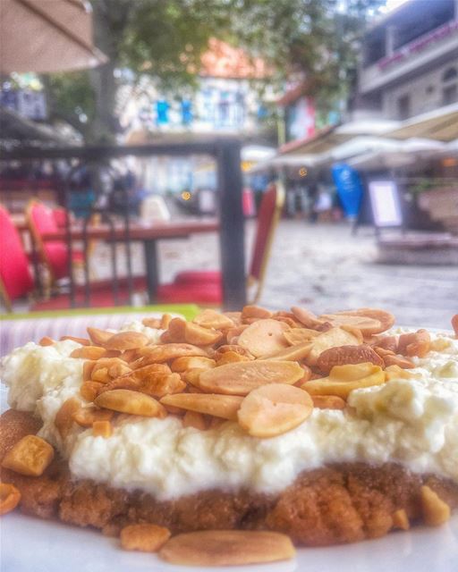 مفروكة بنكهة أيلول 🍁 واللوز متل أوراق الخريف الدبلانة 🍂 عالتلج الجايي ب (Miden, Ehden)