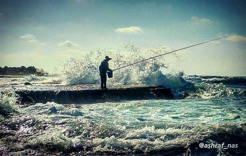 مقدورك أن تمضي أبداً في بحر الحب بغير قلوعوتكون حياتك طول العمر كتاب دموع. (Tyre, Lebanon)