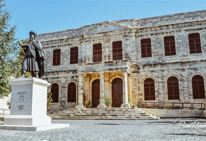  مكتبة  بعقلين . فخر_الدين  old  library  baakline  lebanon...