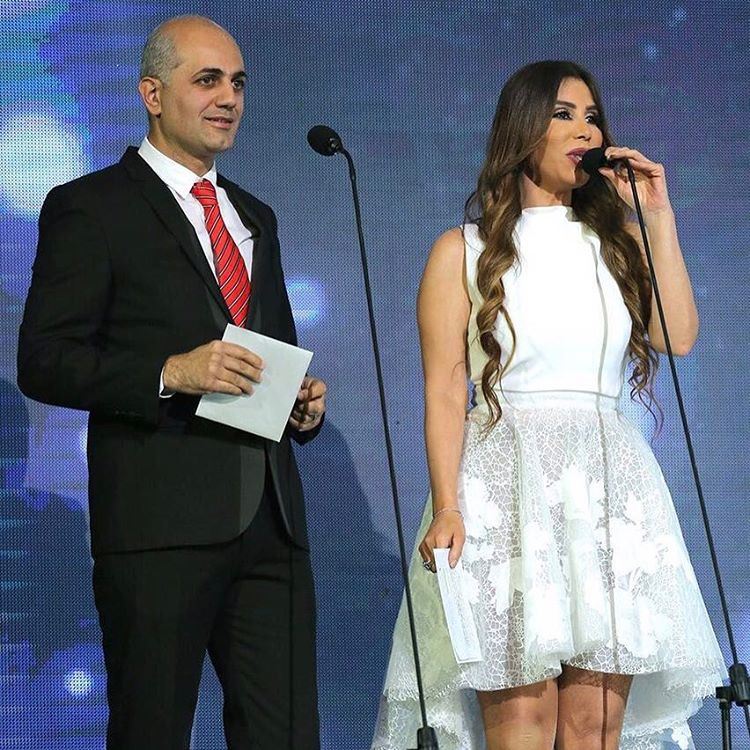 من حفل جائزة الموسيقى العربية في بيروت مع المذيعة المتألقة يمنى شري.... (Joünié)