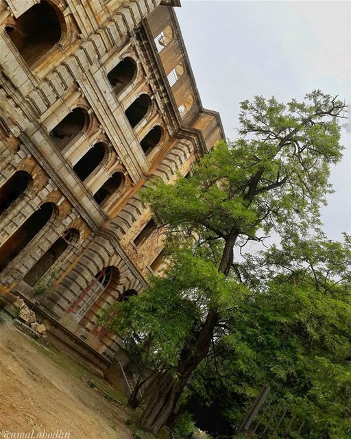 من عرف نفسه لم يضره ما قال الناس فيه 👌📷  oldhouse  oldhouselove  old ... (Sawfar, Mont-Liban, Lebanon)