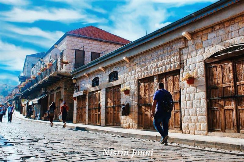 من عز النوم بتسوقني بهرب لبعيد بتلحقني ✨🌷🌸🌼🌍 lebanonisbeautiful ... (Rashayya, Béqaa, Lebanon)