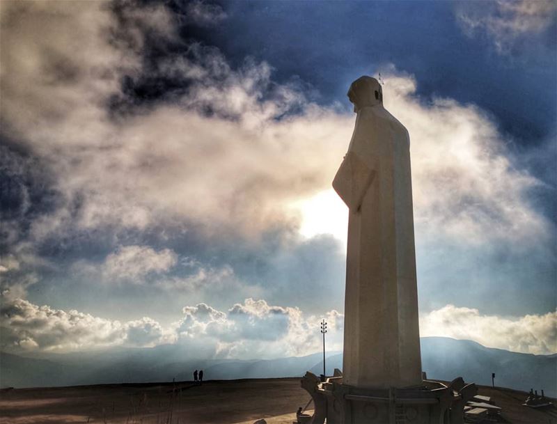 من قلب الله خرج الإنسان وإلى قلب الله يعود....  godslight  godsaid ... (Saint Charbel-Faraya)