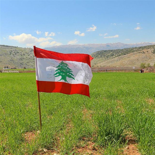 من هون ما منفل.. بهالأرض رح منضل 🇱🇧 (Kfarmechkî, Béqaa, Lebanon)