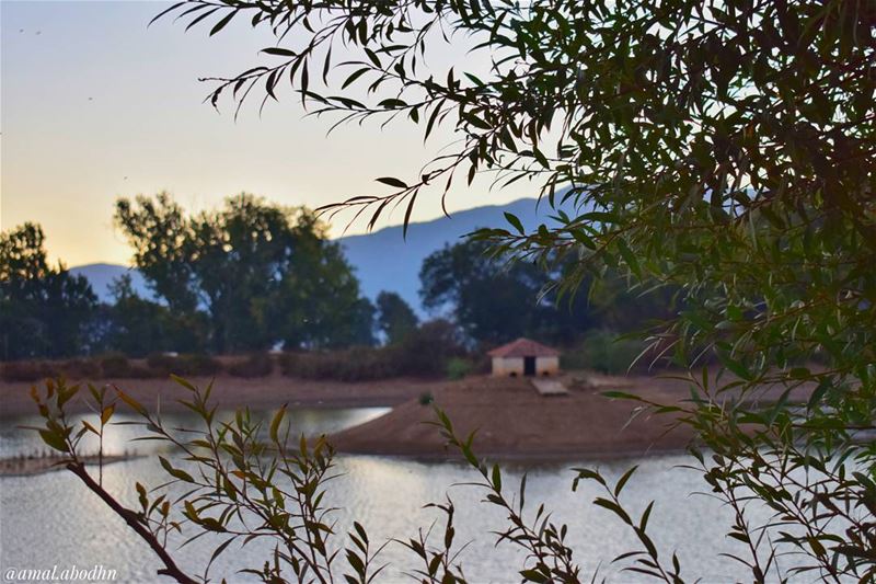 من يعرف السبب اللذي يعيش من أجله،، يستطيع العيش بأي طريقة👌  lebanon ... (Deïr Taanâyel, Béqaa, Lebanon)