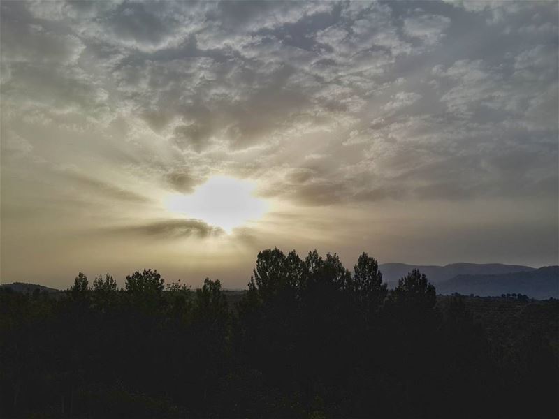 من يمتلك نوراً داخل نفسه لديه يوم مضيئ برغم انه يُحاط بالظلام 👌👌... (Hasbaya District)