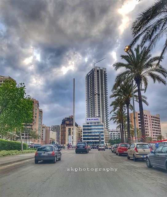 منلف فدواير و الدنيا دايرة بينا ... * insta_lebanon  ig_lebanon ... (Beirut, Lebanon)