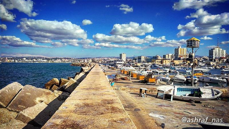 مهما يجمع بحر الغربةموجه بين قلبك وقلبي...في ريح بتلفح مراكبناوبترمينا ع (Tyre Fishermen Port.)