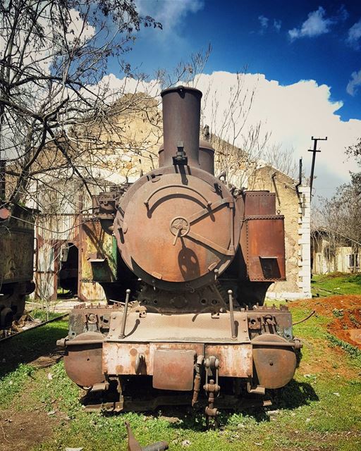 موعدنا بكرا..وشو تأخر بكرا..قولك مش جاي حبيبي...عم شوفك بالساعه..بتكّات ال (Riyaq, Béqaa, Lebanon)