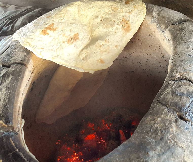 مين بدو خبز عالتنور؟ GoodMorning  Bonjour  صباح_الخير  ترويقة  Breakfast... (`Akkar, Liban-Nord, Lebanon)