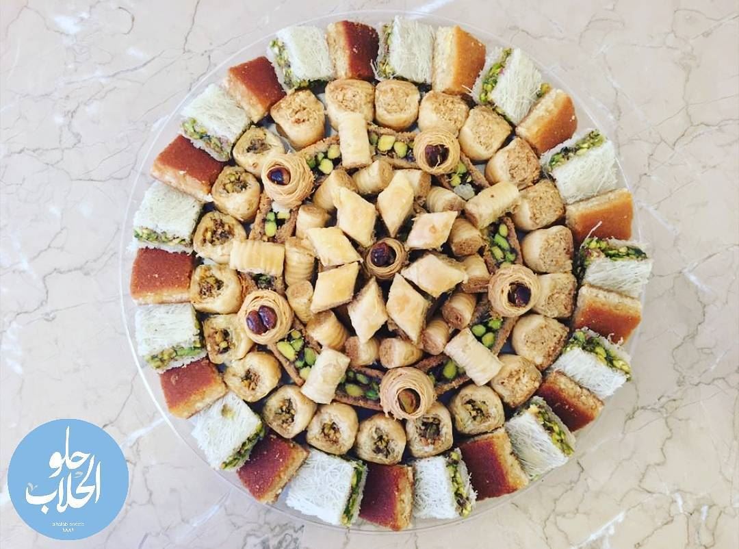 مين عبالو بقلاوة 👌 Pistachios , pine nuts & cashew nuts😍 the best... (Abed Ghazi Hallab Sweets)