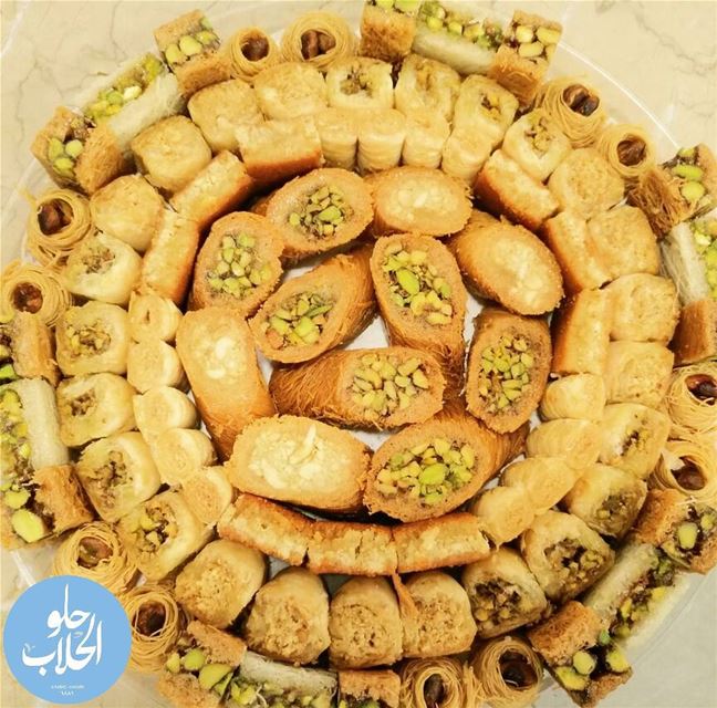 مين عبالو بقلاوة 👌 Pistachios , pine nuts & cashew nuts😍 the best... (Abed Ghazi Hallab Sweets)