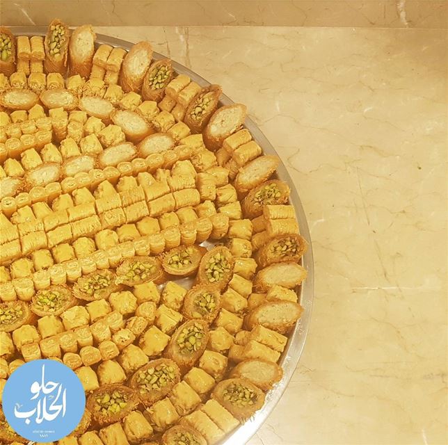 مين عبالو بقلاوة 👌 Pistachios , pine nuts & cashew nuts😍 the best... (Abed Ghazi Hallab Sweets)