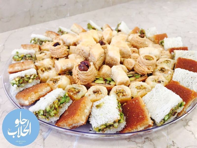 مين عبالو بقلاوة 👌 Pistachios , pine nuts & cashew nuts😍 the best... (Abed Ghazi Hallab Sweets)