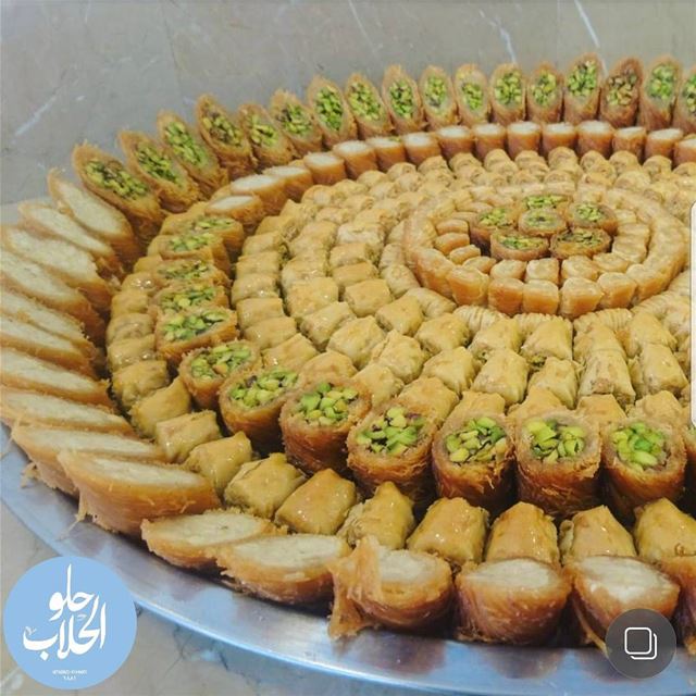 مين عبالو بقلاوة لايت 👌 Pistachios , & pine nuts 😍 the best light... (Abed Ghazi Hallab Sweets)