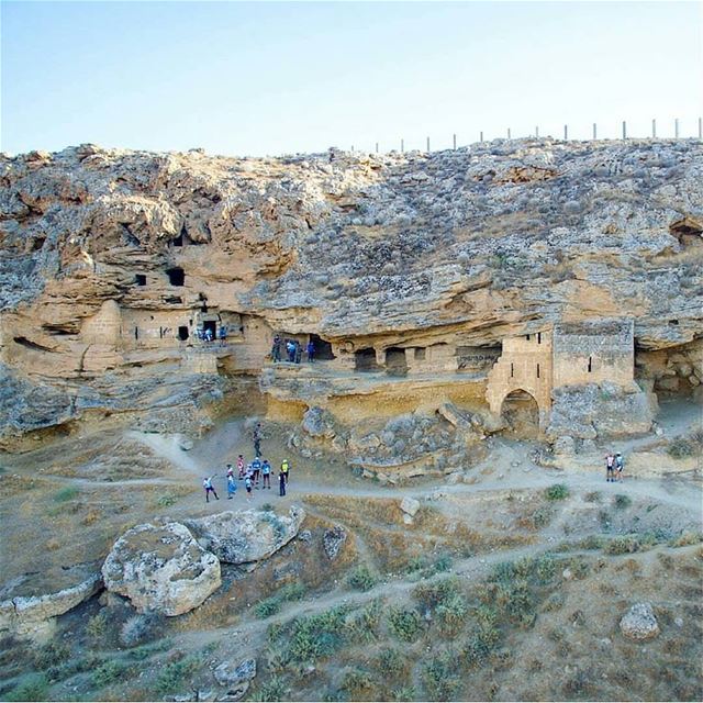 نتقدّم من جميع اللبنانيين، وبخاصّة الموارنة ومن يحملون إسم "مارون" بالمعايد (El Hermel, Béqaa, Lebanon)