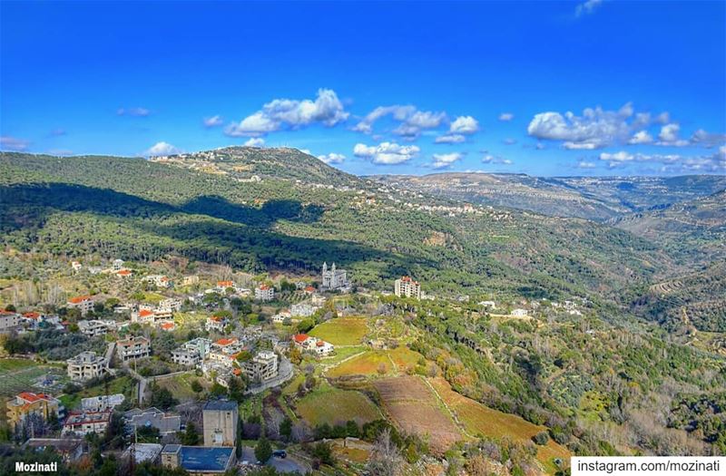 نسم علينا الهوا من مفرق الوادي يا هوا دخل الهوا خدني على بلادي.. ========= (Jezzîne, Al Janub, Lebanon)