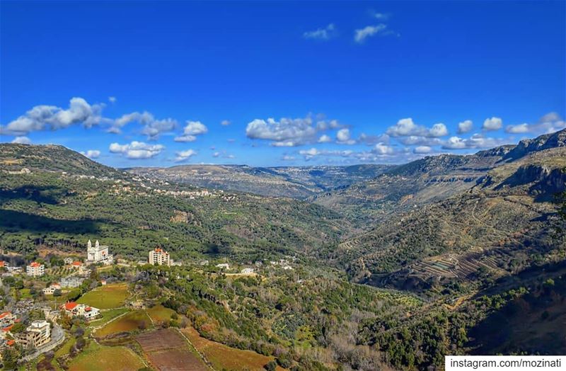 نسم علينا الهوا من مفرق الوادي يا هوا دخل الهوا خدني على بلادي.. ========= (Jezzîne, Al Janub, Lebanon)