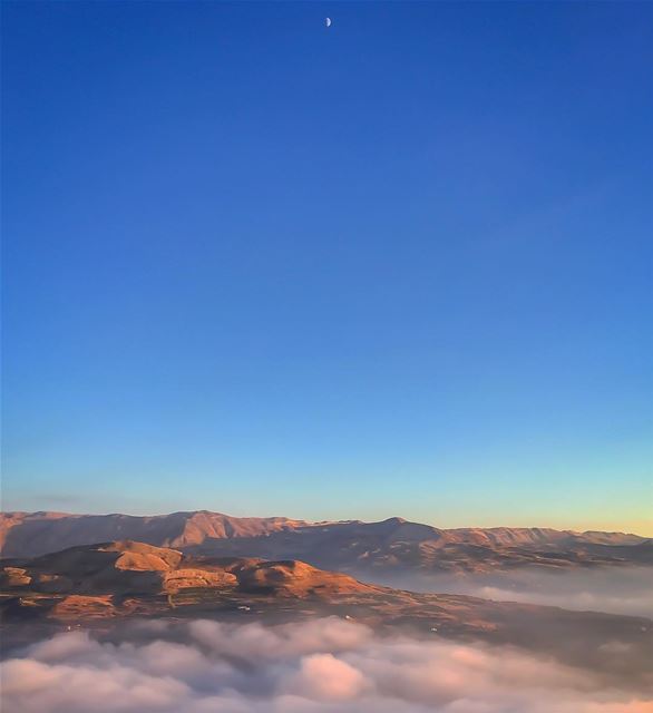 هل السماء دنت، أم الأرض في ارتقاء؟ مريم تختصر توق الأرض للسماء، يا سيدة ا (Saydet El Hosn - Ehden)