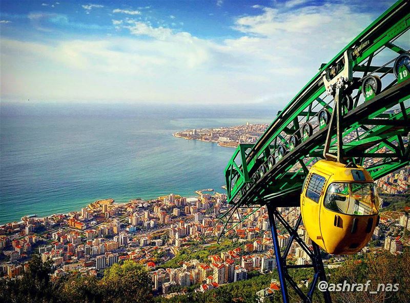 هل جنة الله إلا حيثما هنئت عيناككل إتساع بعد بهتان...هنا على شاطئ أو فوق... (Jounieh - Harissa)