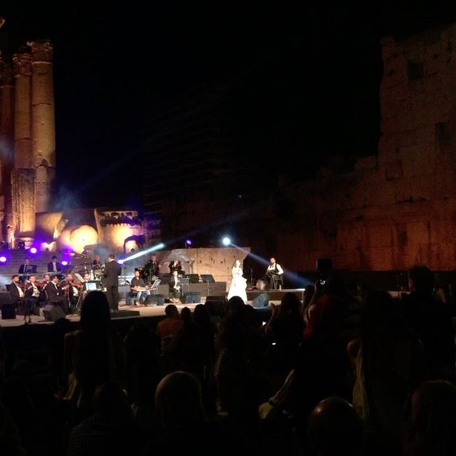  هوا_هوا مع الديفا  سميرة_سعيد مباشرة من  مهرجانات_بعلبك_الدولية  أغاني_أغا (Baalbeck International Festival)