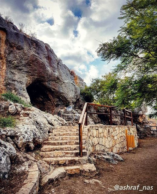 هوشعنا في الأعاليمبارك الآتي بإسم الرب...--- مغارة السيد المسيح - قانا ال (Qana, Lebanon)