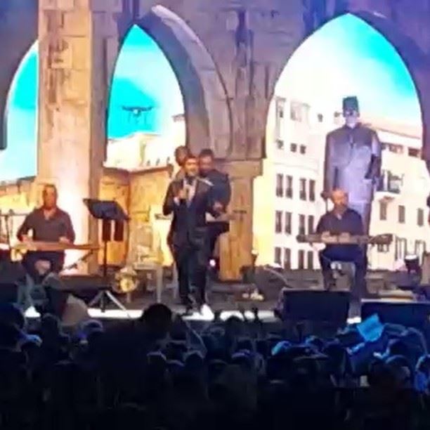 هيدا القلب وحكم القلب هو بيختار وبحب قلوب بتتهنى بالحب وقلوب بتبقى محترقة waelkfoury_news