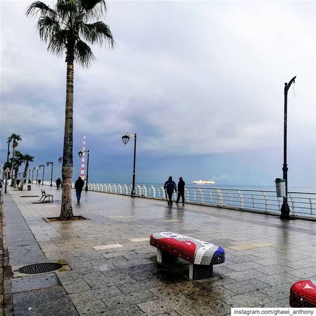 و عل كورنيش تمشّينا🌧️☔_______________________________ winter  rainyday ... (Beirut, Lebanon)