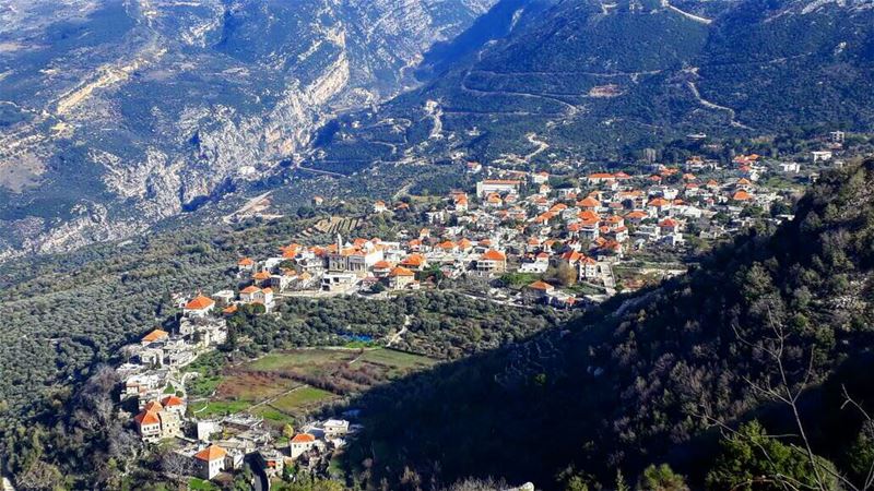 و قالوا صَباحك جَنّة⛰——————————————————————— photography  lebanon  douma ... (Douma, Liban-Nord, Lebanon)