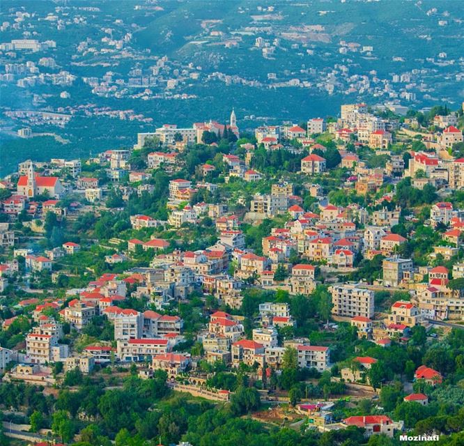 و لازالت روحي تهجر جسدي لمراقبة طيفك الشارد تحت صنوبر الجبل🍃و ما اجمل الهج (Beït Chabâb, Mont-Liban, Lebanon)