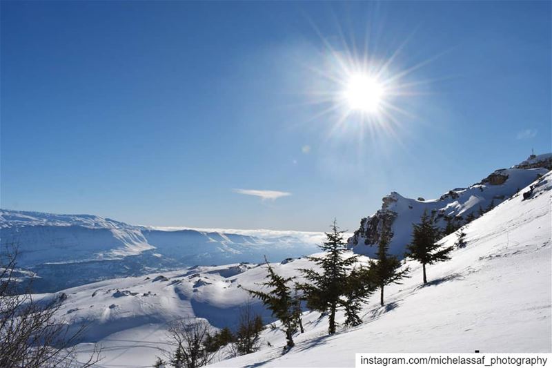 و"لبنان"، شو "لبنان"؟! ـ هالكمّ أرزه، العاجقين الكون، هالقبل ما في كون كانو (El Laklouk, Mont-Liban, Lebanon)