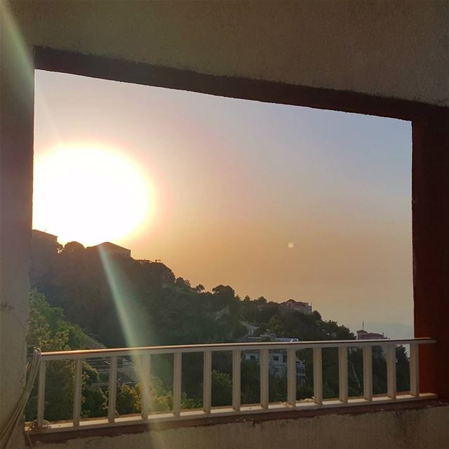 وأطل على الغروب من شرفتيعلى انتفاضة جديدة ig_respect  ig_lebanon ...