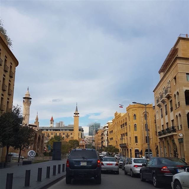 وإني احبك .. لكن ..أخاف .. أخاف التورط فيكِ .. التعلق فيك ِ .. التوحد فيكِ (Downtown Beirut)