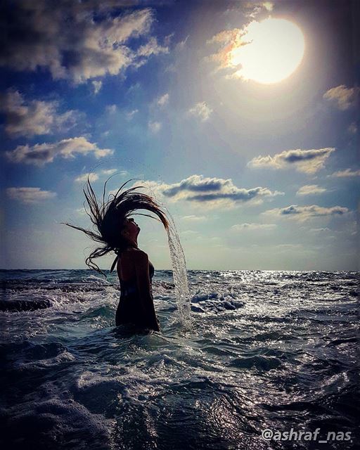 والشعر الغجري المجنونيسافر في كل الدنيا...قد تغدو امرأة يا ولدييهواها ال (Tyre, Lebanon)