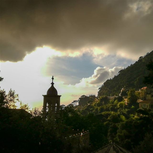 وان لم يكن المسيح قد قام فباطل ايمانكم.انتم بعد في خطاياكم........... (Dlebta, Mont-Liban, Lebanon)