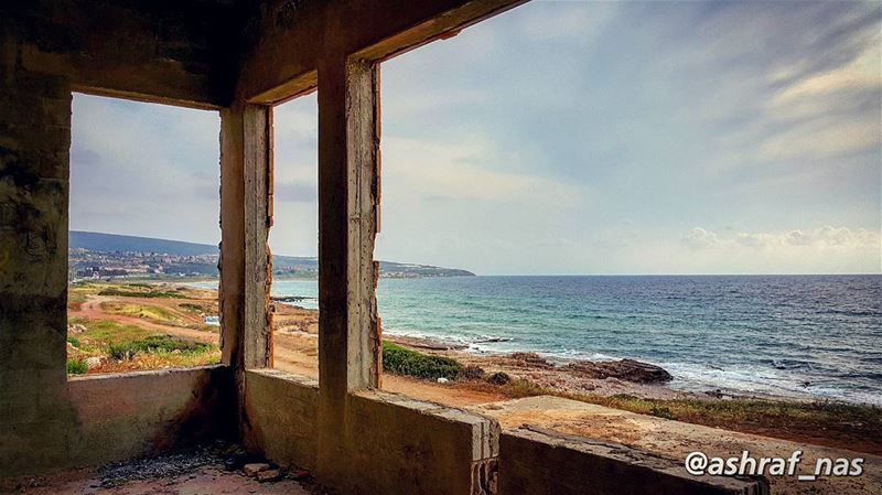 وبتولع حروبوبتنطفي حروب...وبتضلك حبيبييا تراب الجنوب... livelovetyre ... (Naqoura)