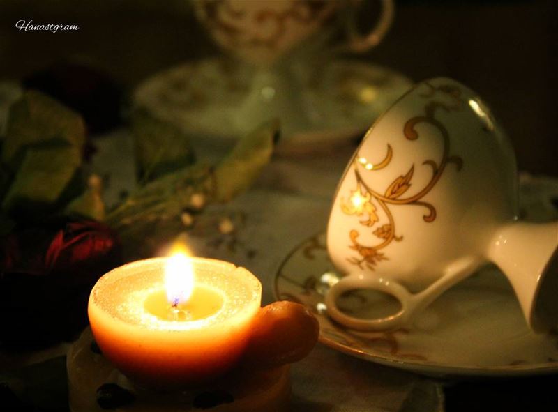 وبعد منتصف الليل هدوء يأخذنا لتفاصيل البدايات ...... روقان  قهوتي_السمراء...