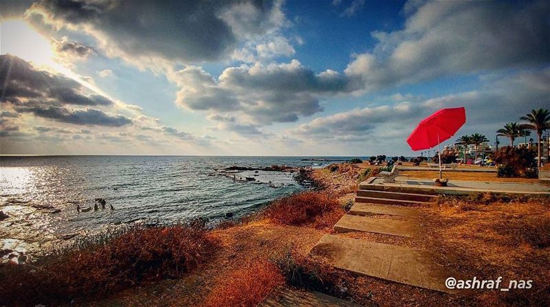 وتعن العنين حزين ومش حزينوبسكوت الضهرية تكسّر الحنين...اذا رح تهجرني حبيب (Tyre, Lebanon)