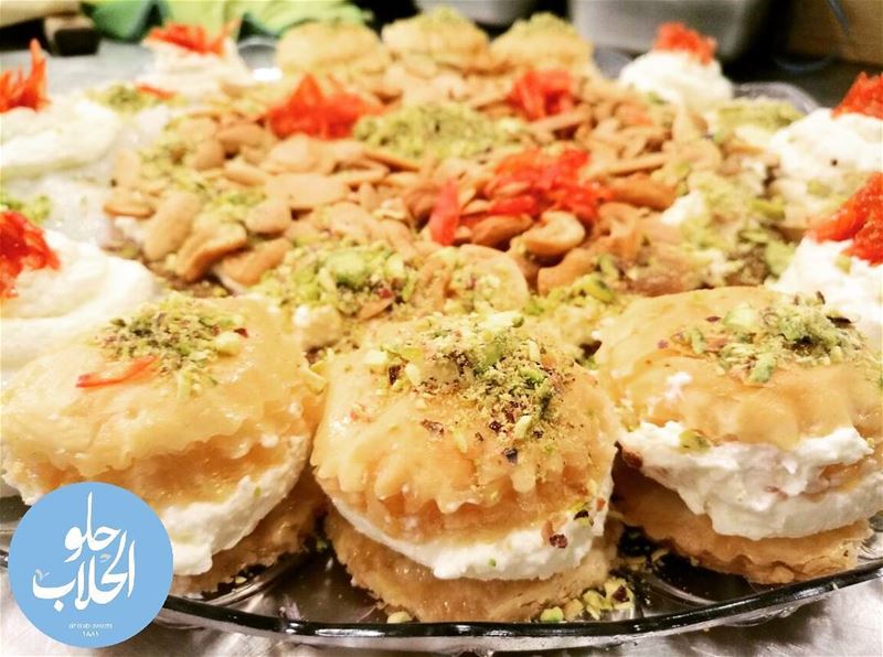 ورد الشام ولا أطيب من هيك 😍👌😁 ------------------------------------------ (Abed Ghazi Hallab Sweets)