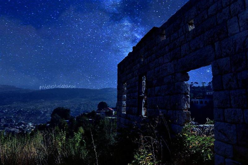 وطن النجوم ... أنا هنا حدّق ... أتذكر من  (Mayruba, Mont-Liban, Lebanon)