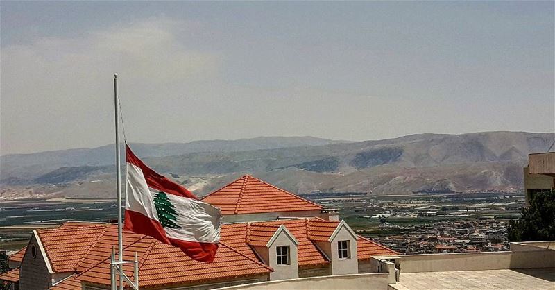 وعدي الك وعد الصوت غني لك وخلي الدني تغنيلك وندروني الك ... (West Bekaa)