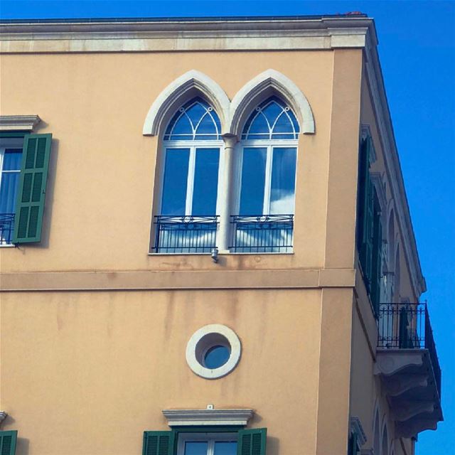 وعلى خدود إزاز الدرفِ تركت البوسي سهراني... بيروت beirut  lebanon window... (Beirut, Lebanon)