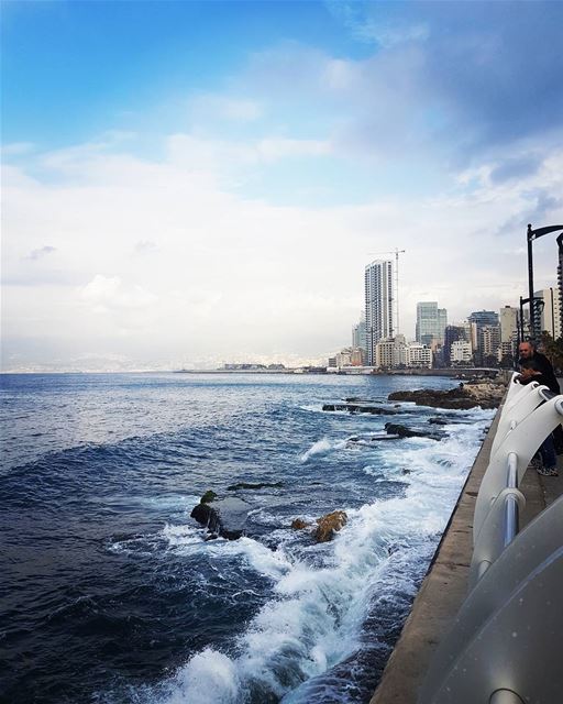 وفي الأفق... تلوح الف طريق وطريق...  ig_lebanon  insta_lebanon ...
