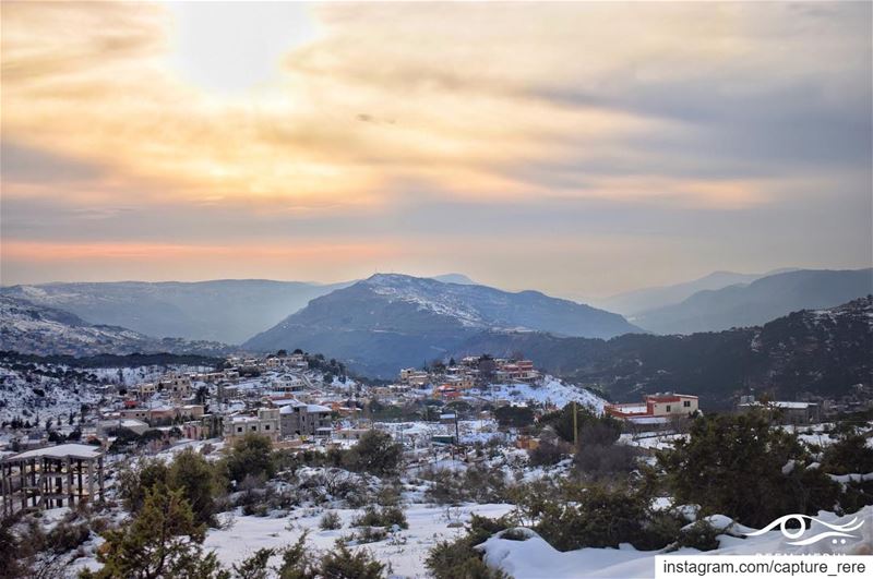 ولو بعدت المسافات،هناك من يوجد يبنك وبينهم رابط لا ينفصل.ريم مرعي❤️ ... (Bmahray, Mont-Liban, Lebanon)