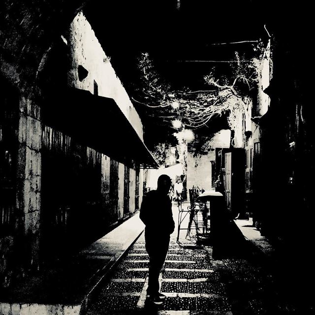 يا أبيض يا أسود. byblos  jbeil  lebanon  beirut  night  walking  man ... (Byblos, Lebanon)