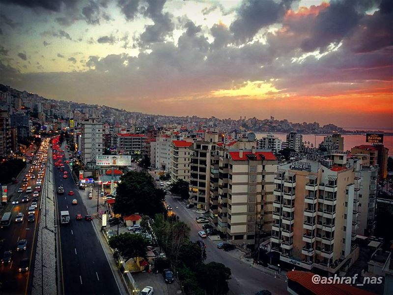 يا أرض الفقرا يا وطنييا هم الشعرا يا وطني...هالحزن اللي صار ما بعمره صار... (Jounieh - Harissa)