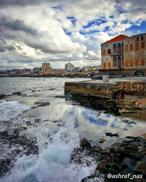 يا امرأةً كلية العذوبةمن تطلبين لم يعد هنايعودُ ؟لاندري متى يعودقد رحلت (Tyre, Lebanon)