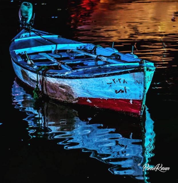 يا  اميرة كل  النجمات small  boat  night  byblos  jbeil  lebanon ... (Byblos - Jbeil)