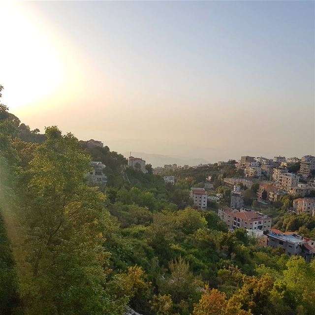 يا جارة الوادى طربت و عــــــادنى ما يشبه الاحلام من ذكـــــــــراكو تعط