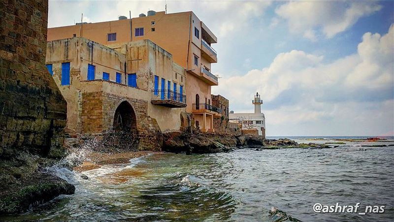 يا حبيبي كل ما في الصمت نادىيا حبيبي ومضى الموجُ وعادَوأنا في موج عينيك ش (Tyre, Lebanon)